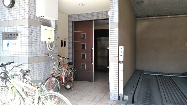 18/25 エントランス