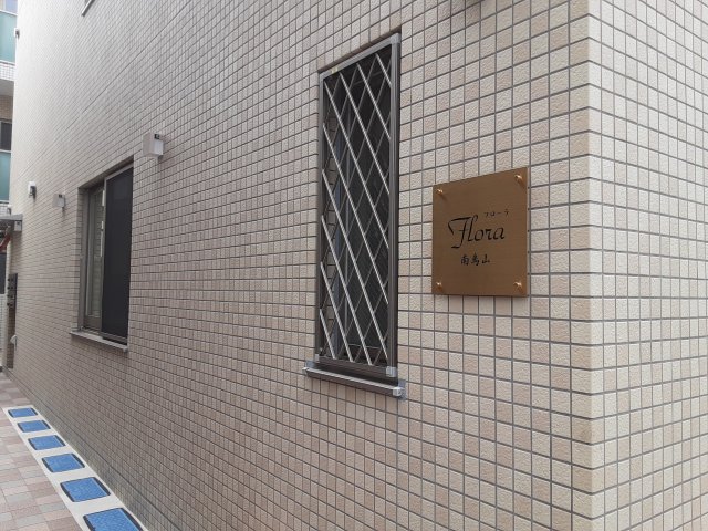 23/30 エントランス