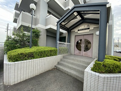 24/25 エントランス