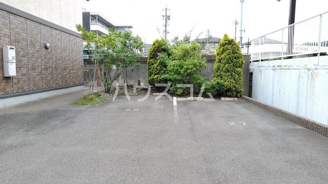 17/27 駐車場