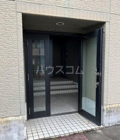 28/30 エントランス