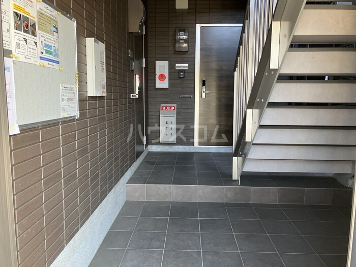18/23 エントランス