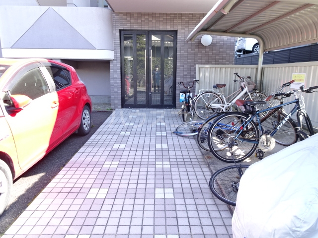 23/30 エントランス