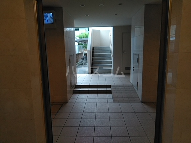 21/29 エントランス