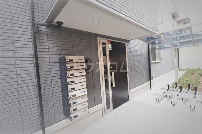 18/27 エントランス