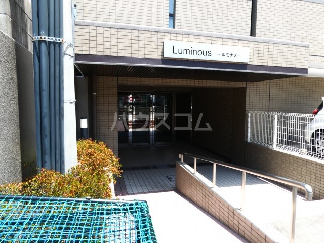 22/27 エントランス