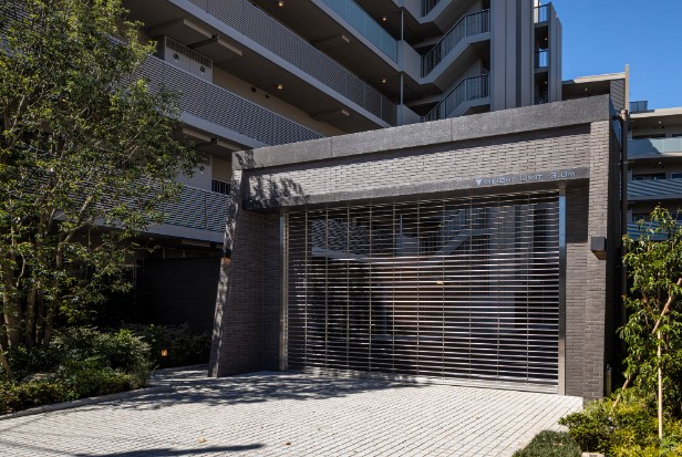 24/30 エントランス