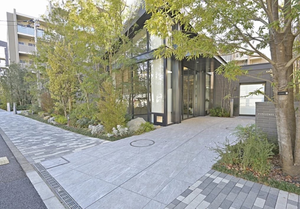 27/30 エントランス