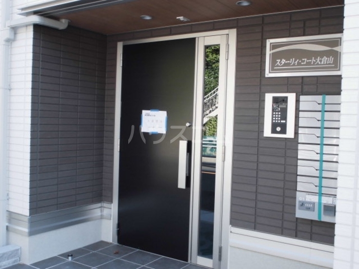 25/26 エントランス