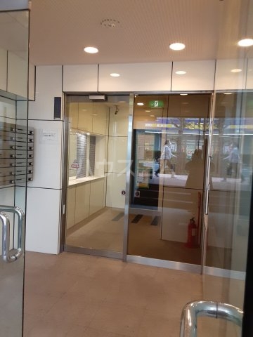 23/30 エントランス