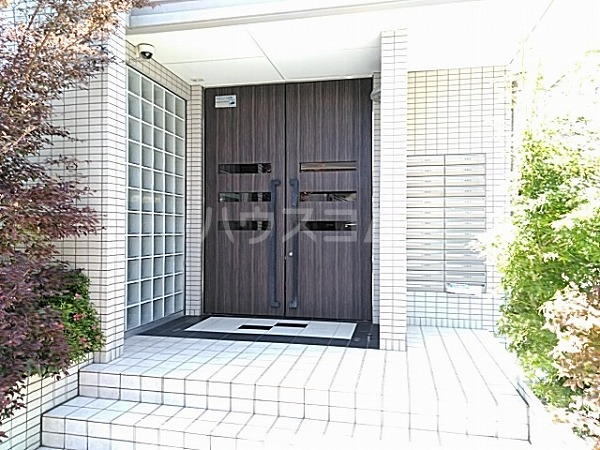 28/30 エントランス