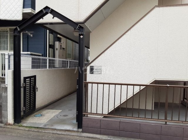 17/25 エントランス