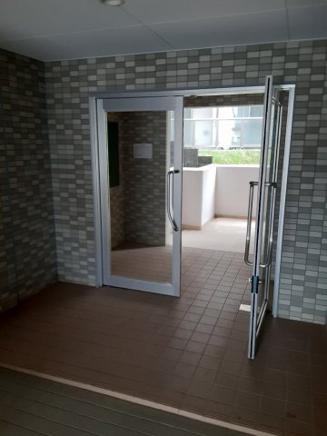 21/30 エントランス