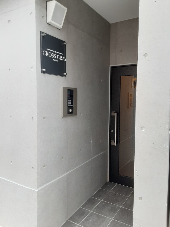 23/26 エントランス