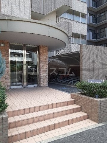 18/26 エントランス