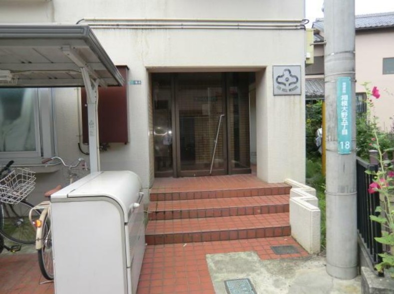 16/17 エントランス