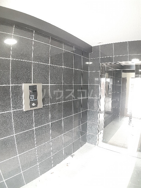 25/30 エントランス