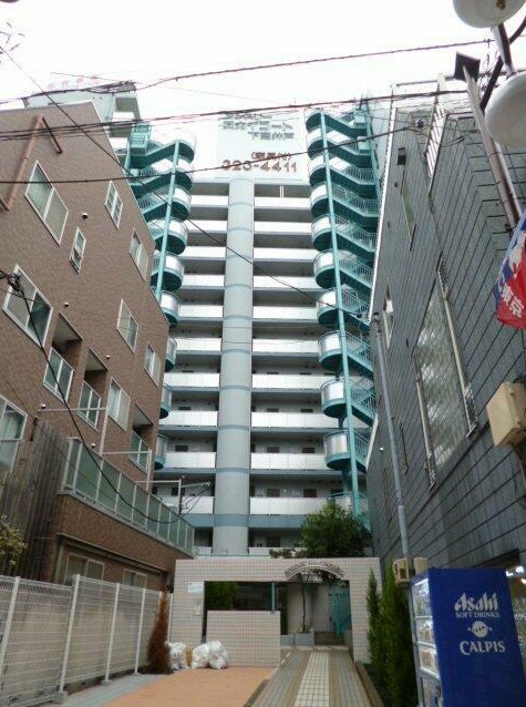 21/30 エントランス