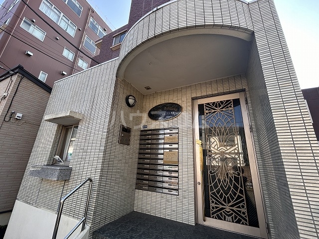 27/30 エントランス