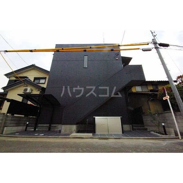 15/23 エントランス