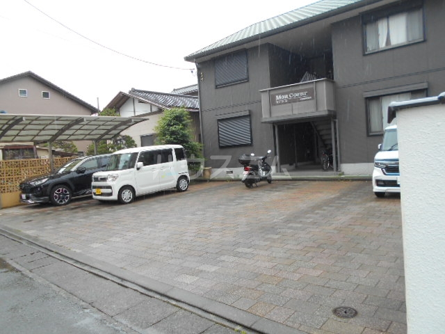 18/23 駐車場