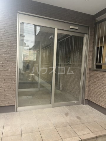 23/26 エントランス