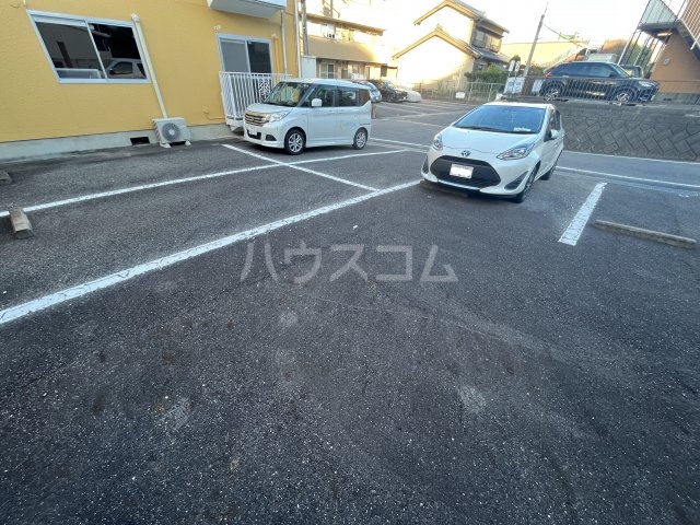 28/30 駐車場