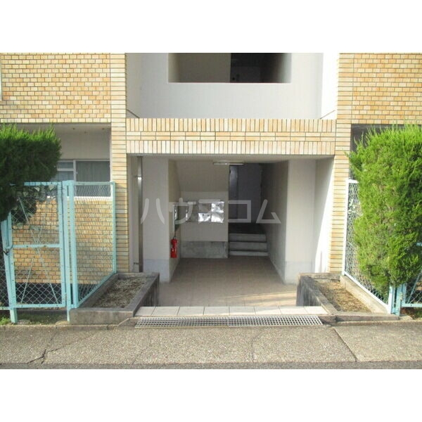 19/20 エントランス