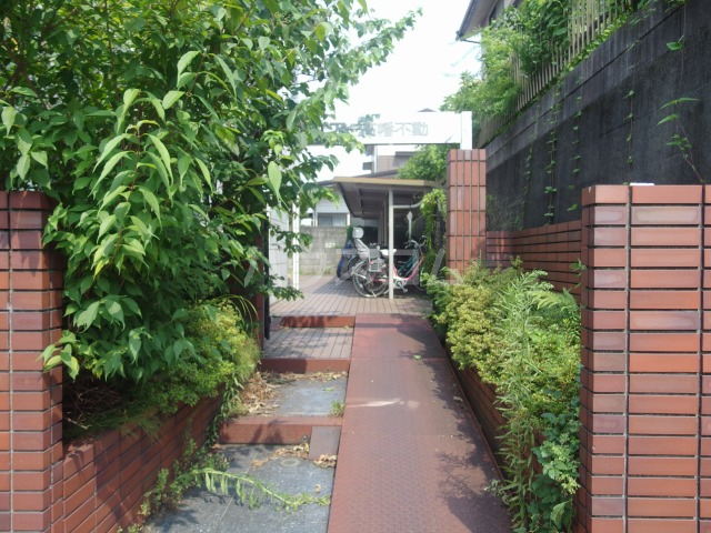 22/30 エントランス