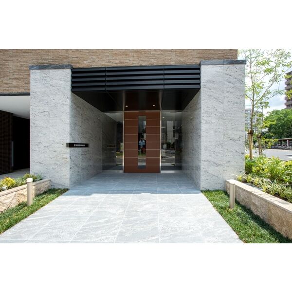 14/16 エントランス