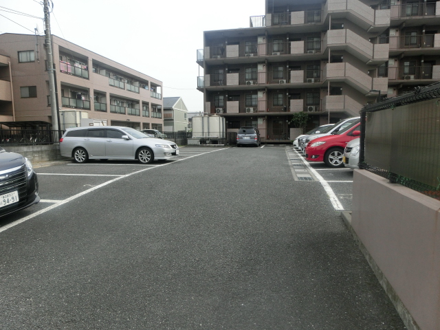 23/30 駐車場