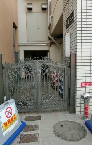 21/30 エントランス