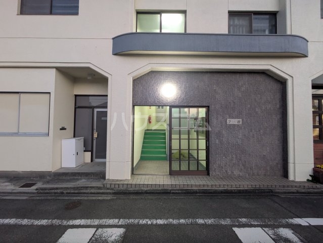 20/20 エントランス