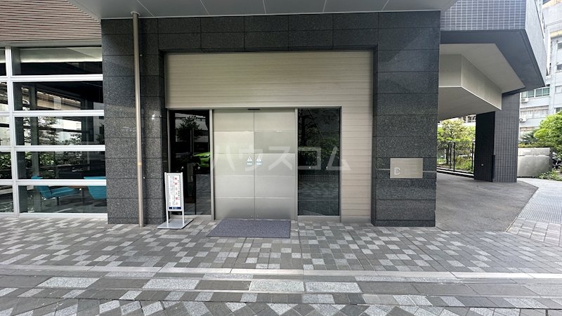 16/16 エントランス