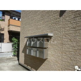 13/16 エントランス