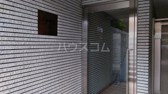 28/30 エントランス