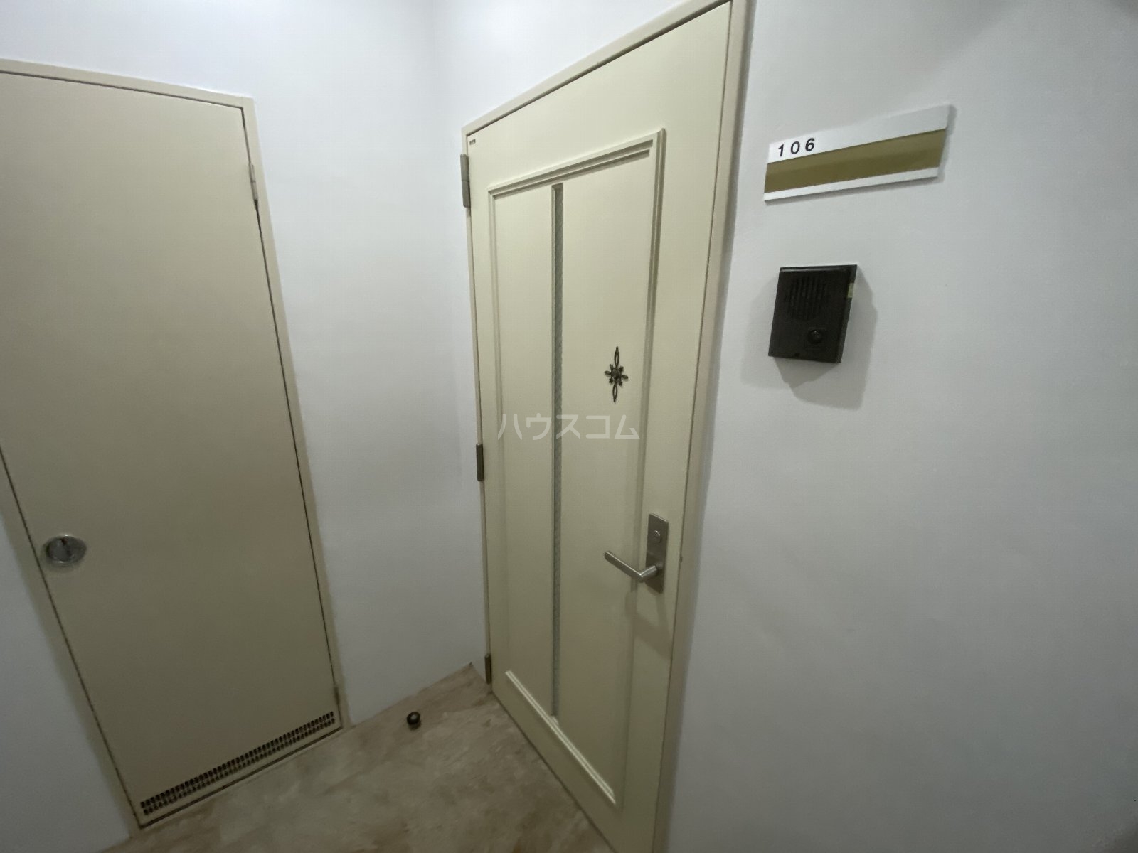 24/30 エントランス