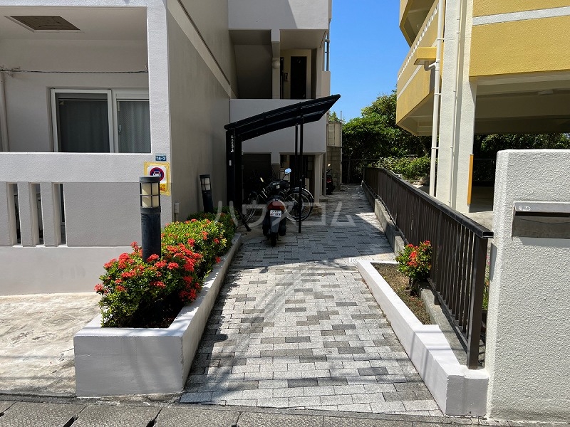 14/15 エントランス