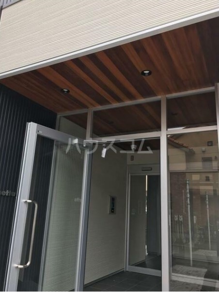 20/23 エントランス