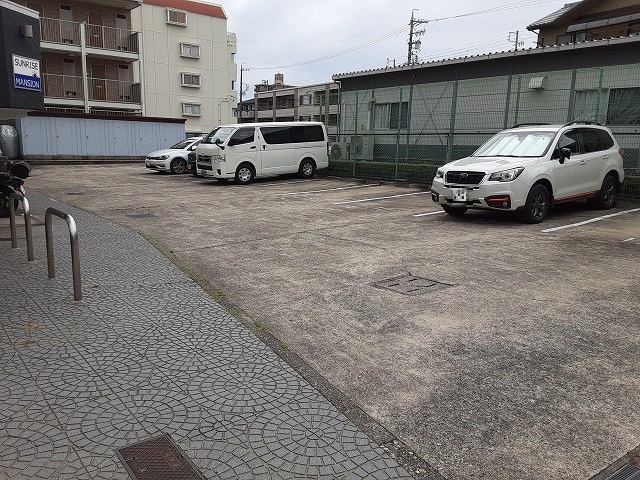 16/18 駐車場
