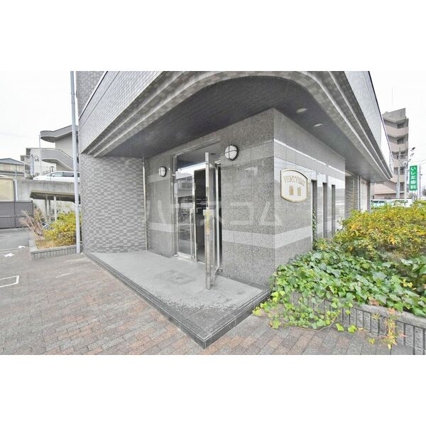 18/28 エントランス