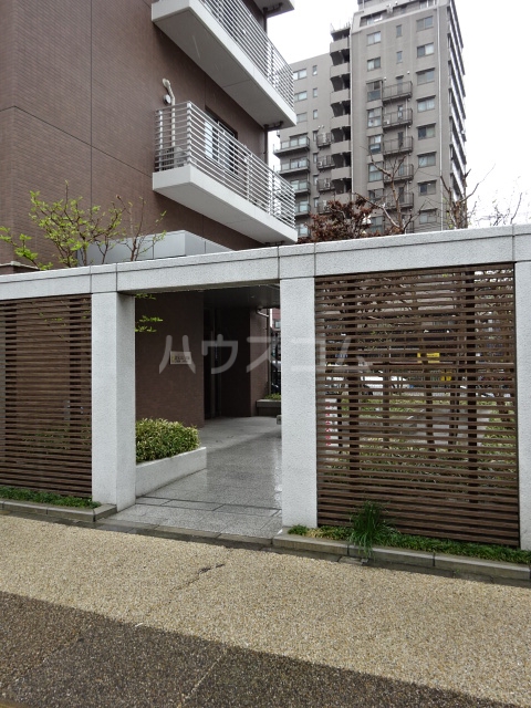 22/26 エントランス