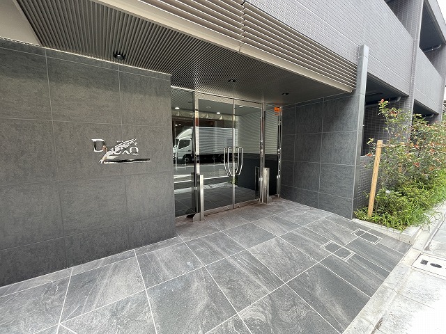 27/30 エントランス