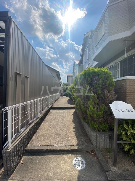 28/30 エントランス