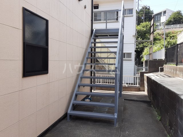 22/25 エントランス