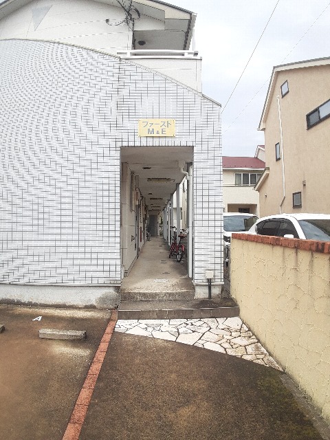 23/30 エントランス