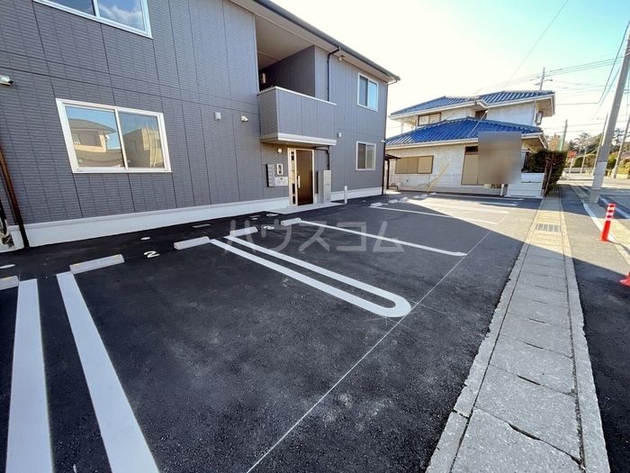 21/28 駐車場