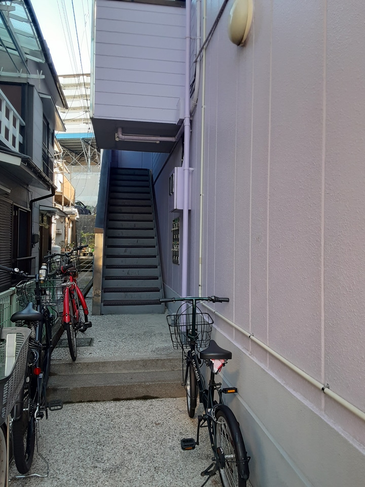 27/30 エントランス