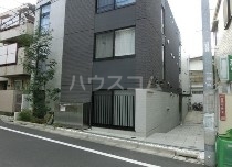 24/30 エントランス
