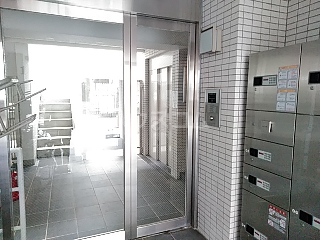 23/30 エントランス